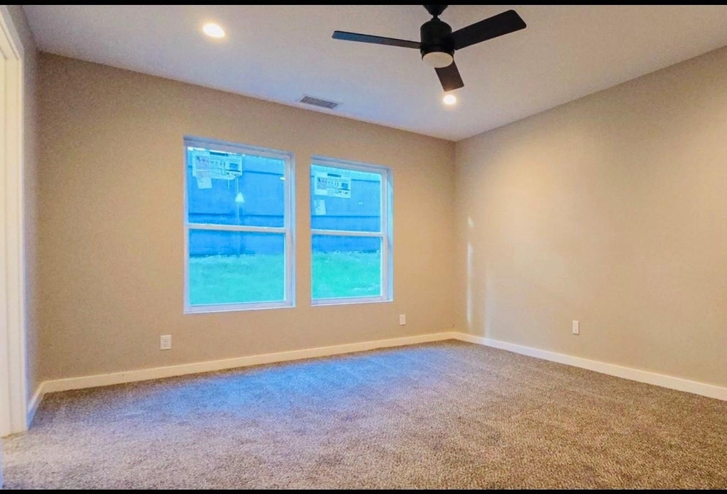 2821 Avenue L - Photo 4