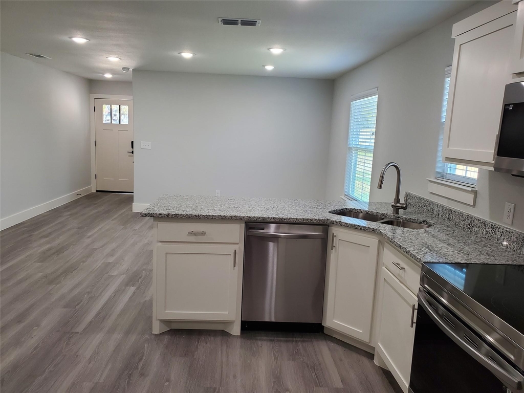 612 E 3rd Street - Photo 2