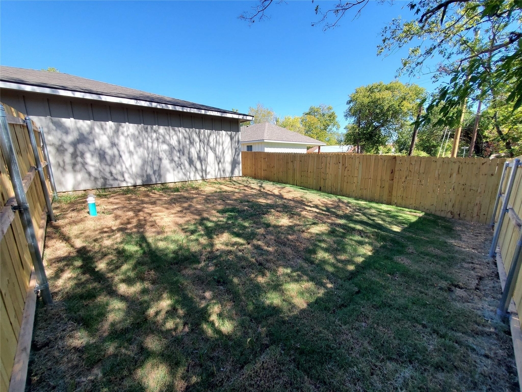 612 E 3rd Street - Photo 9