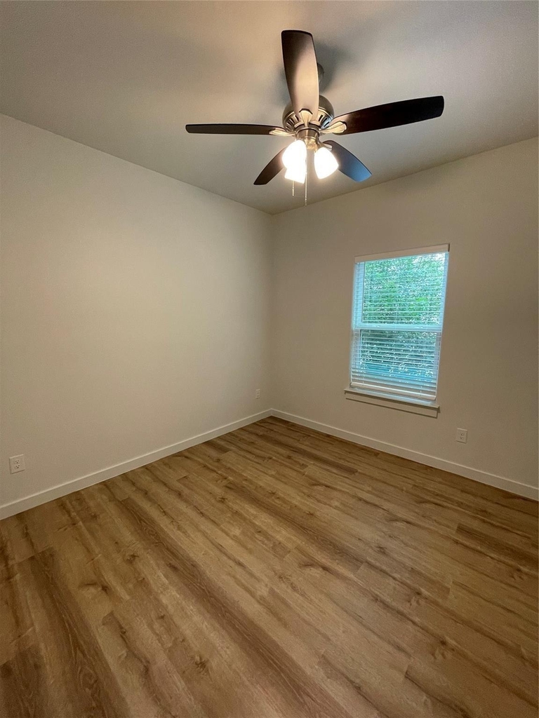 524 W Florence Street - Photo 8