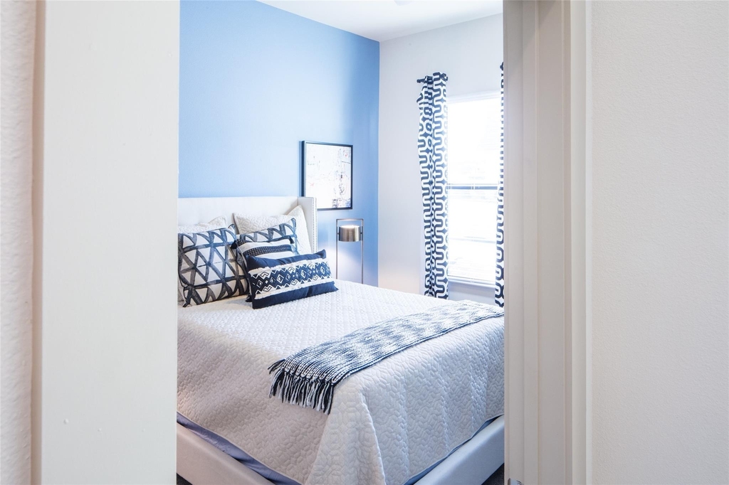 901 N Zang Boulevard - Photo 5