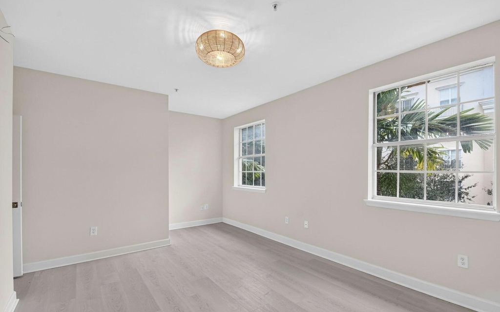 695 Hibiscus Street - Photo 9