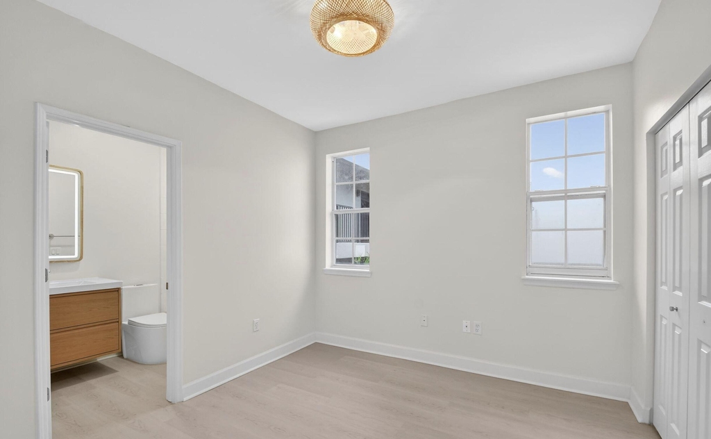 695 Hibiscus Street - Photo 13