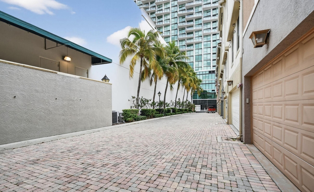 695 Hibiscus Street - Photo 18