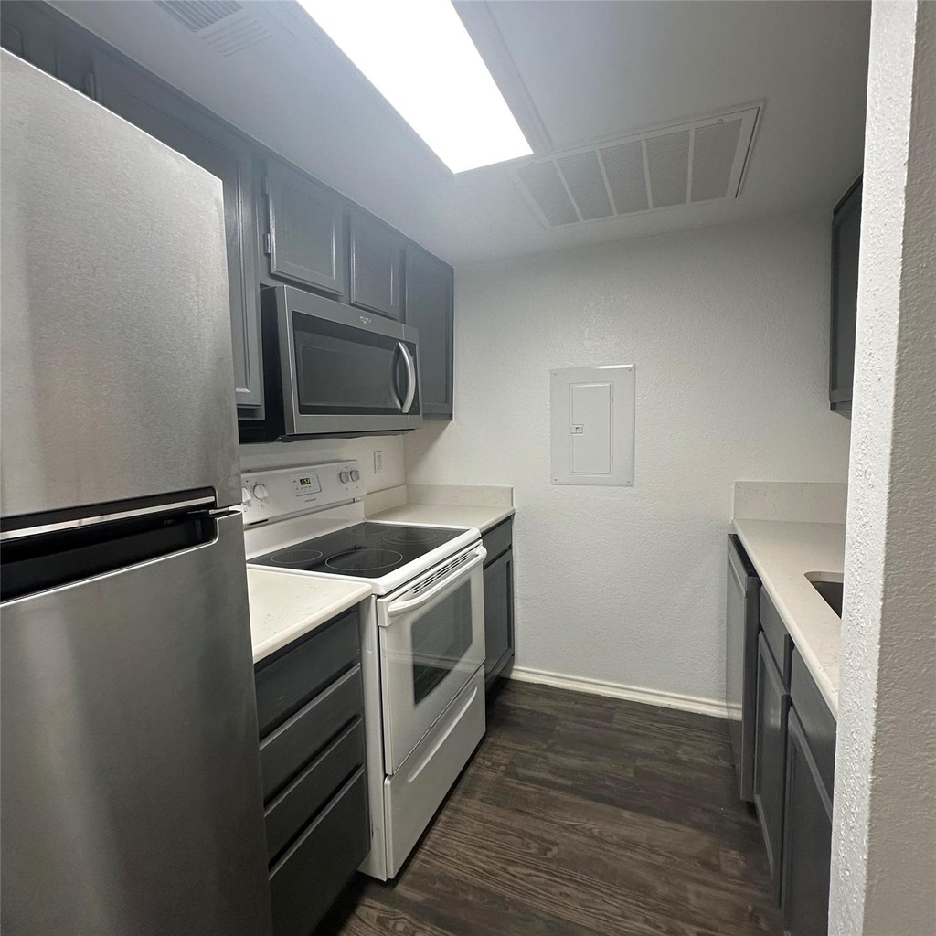 449 Harris Street - Photo 4