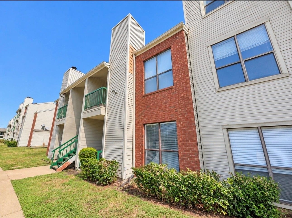 7126 Holly Hill Drive - Photo 0