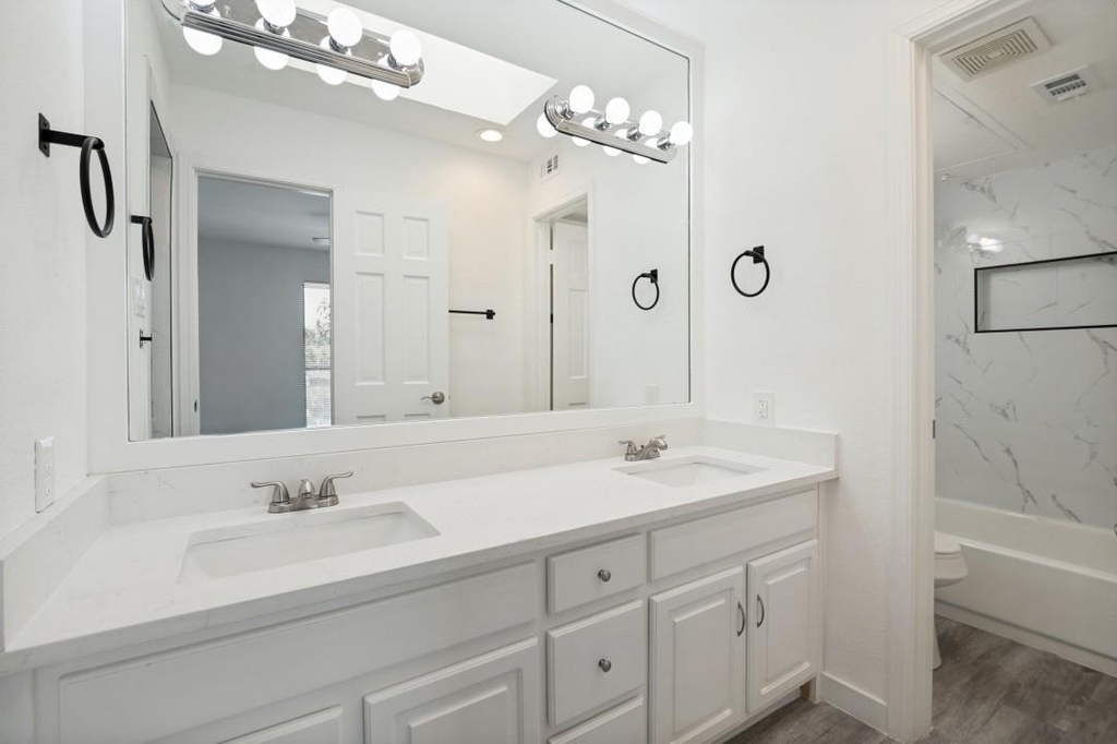 18240 Midway Road - Photo 11