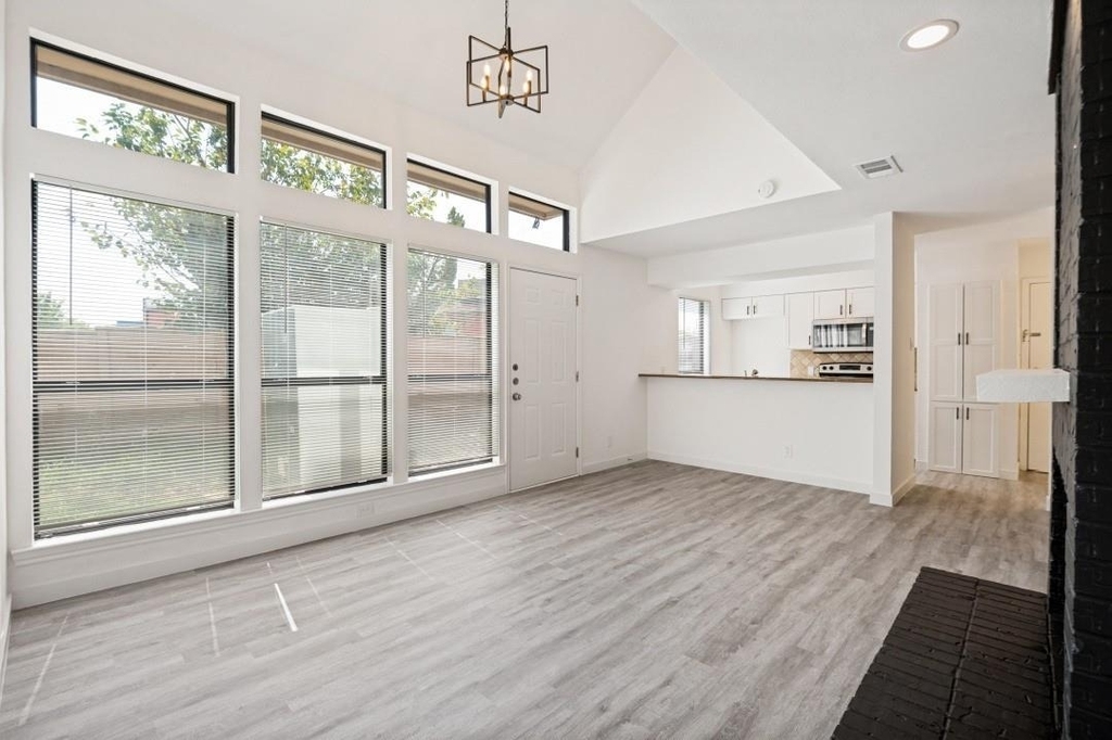 18240 Midway Road - Photo 3