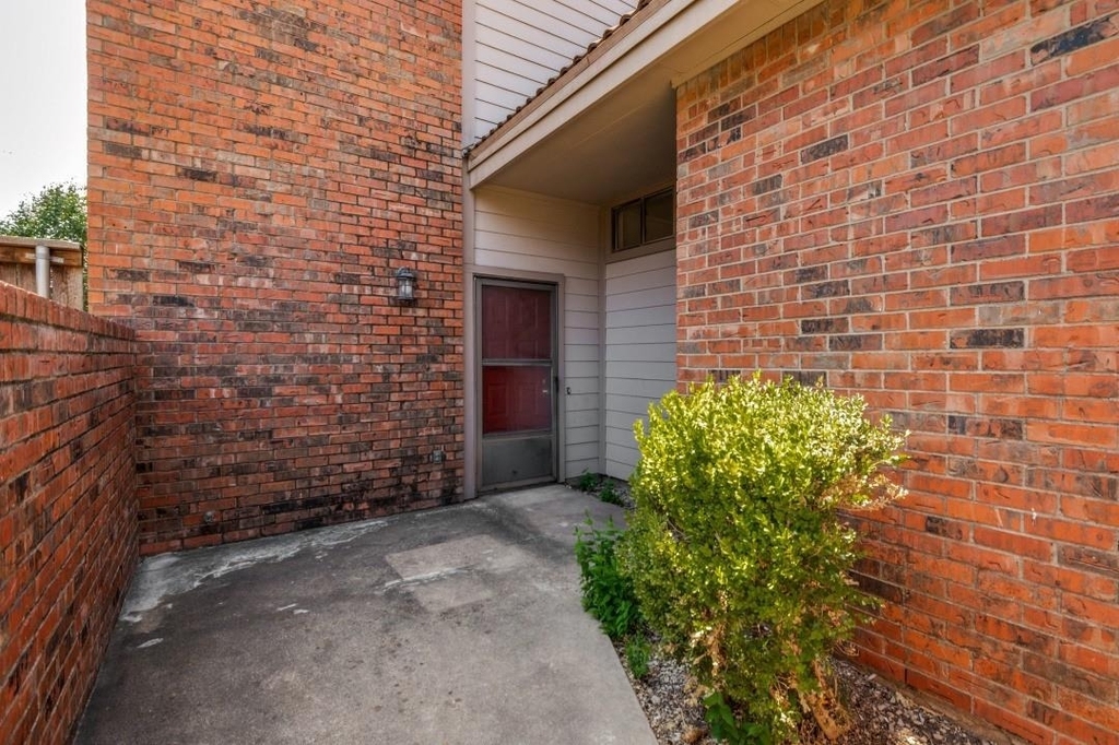 18240 Midway Road - Photo 2