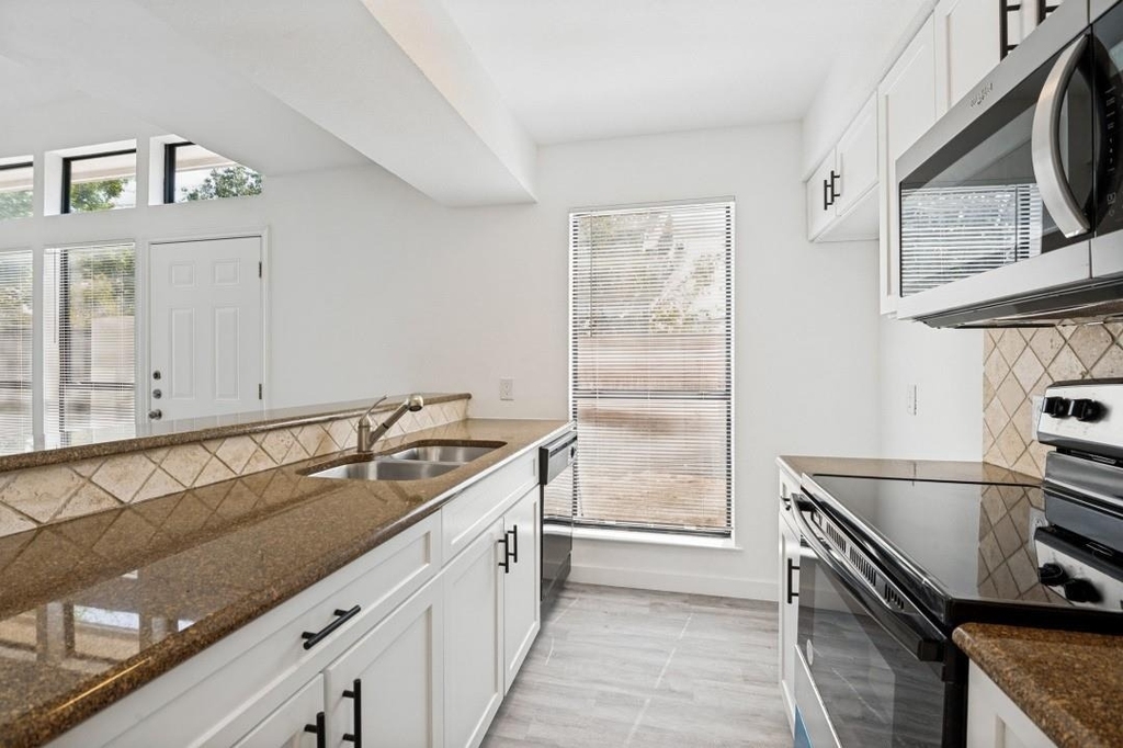 18240 Midway Road - Photo 6