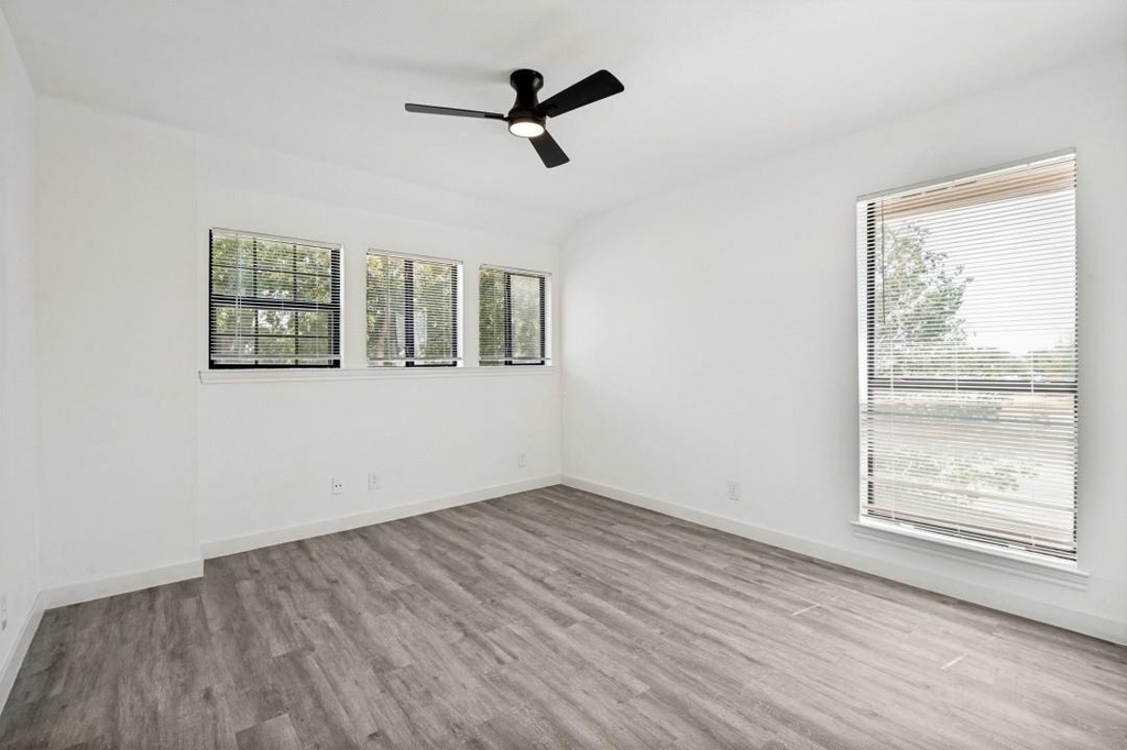 18240 Midway Road - Photo 16