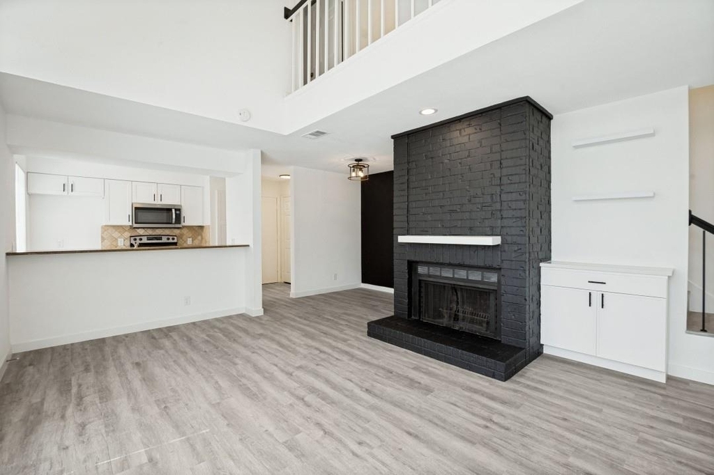 18240 Midway Road - Photo 4