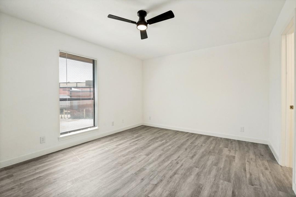 18240 Midway Road - Photo 17