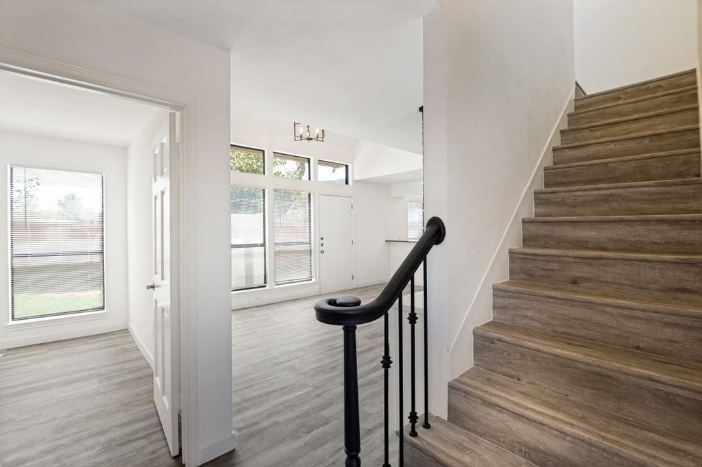 18240 Midway Road - Photo 8