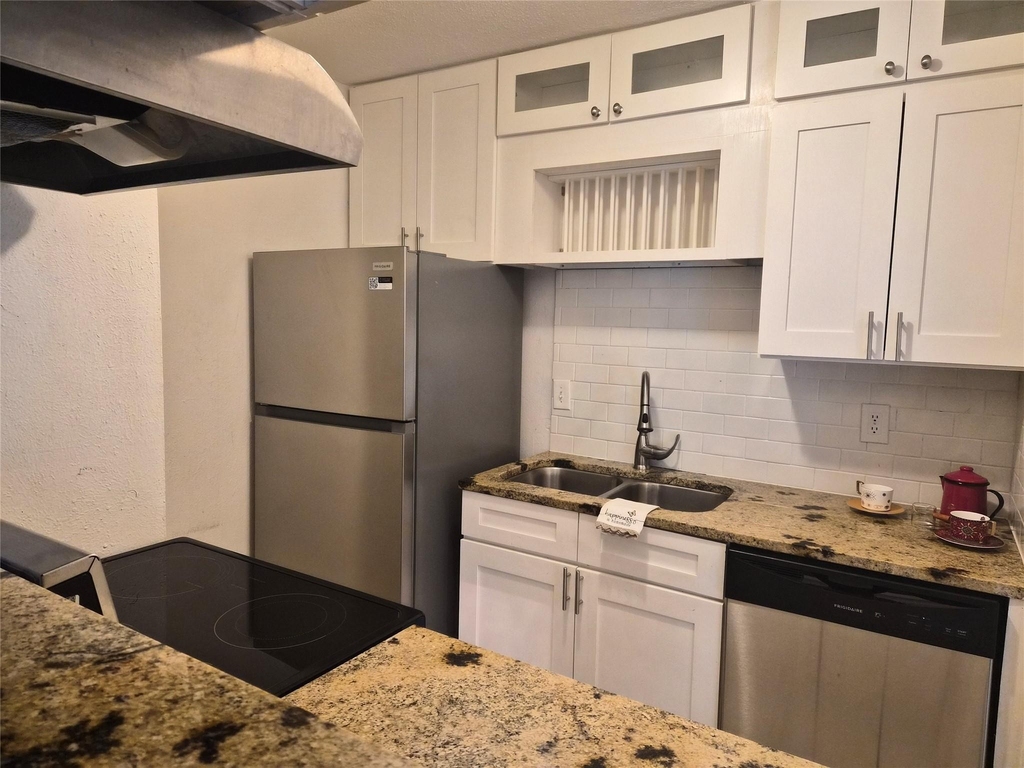 8110 Skillman Street - Photo 5