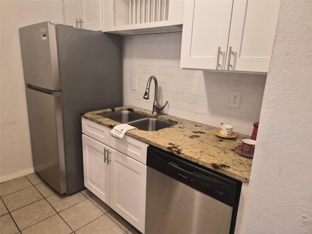 8110 Skillman Street - Photo 4