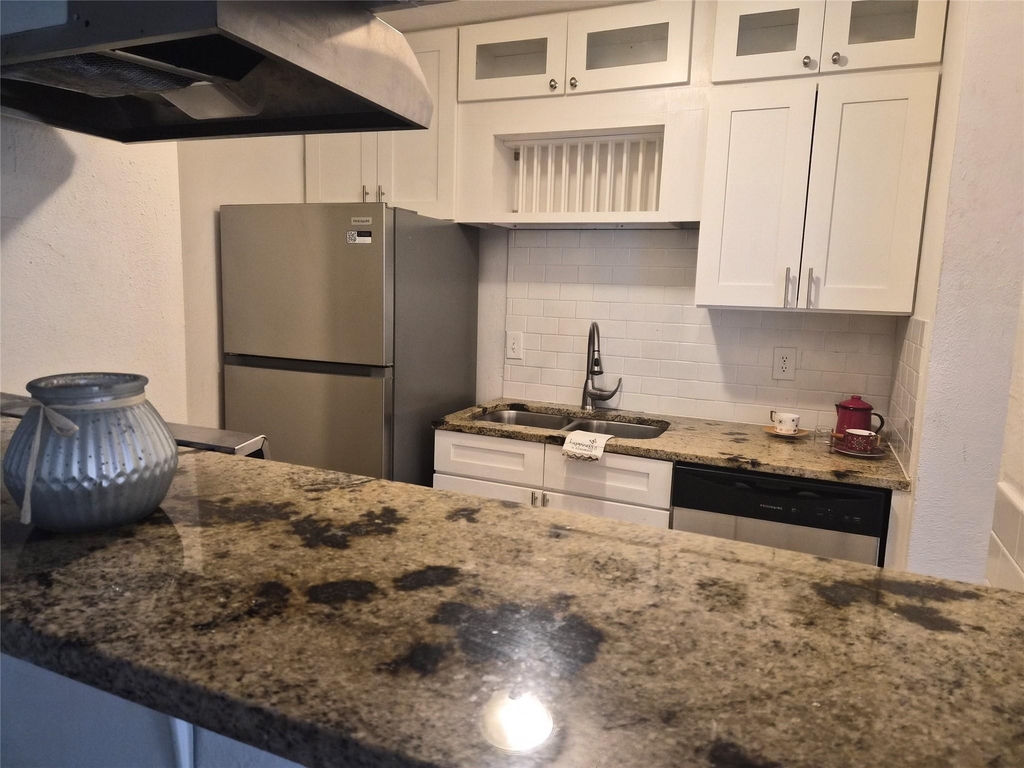 8110 Skillman Street - Photo 6