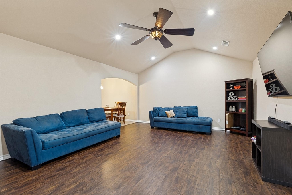 625 Park Center Boulevard - Photo 10
