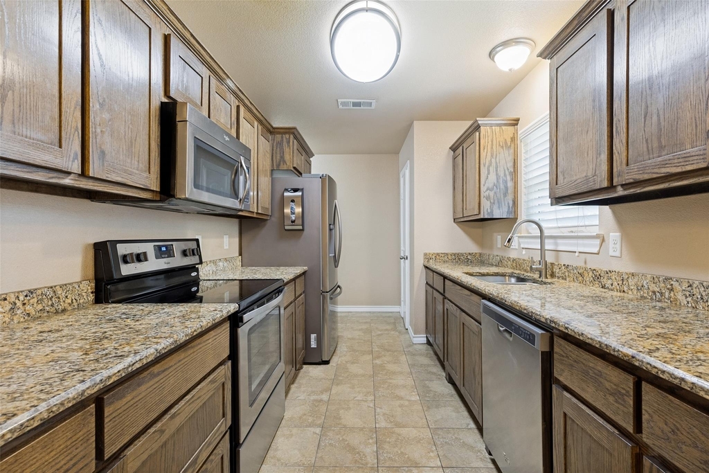 625 Park Center Boulevard - Photo 11