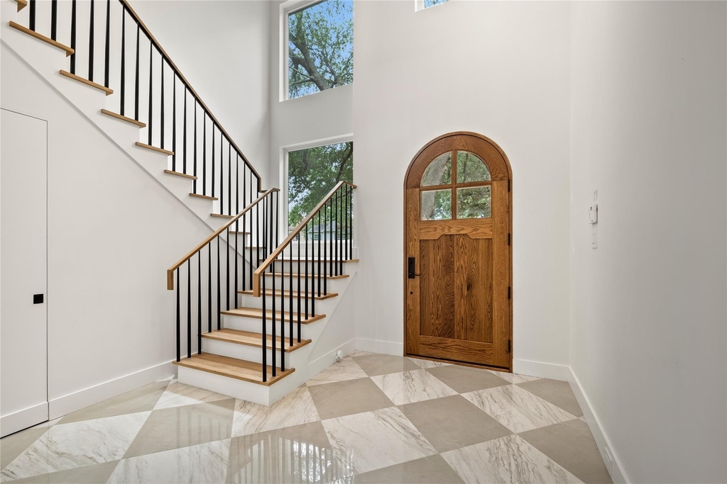 8730 Rexford Drive - Photo 2