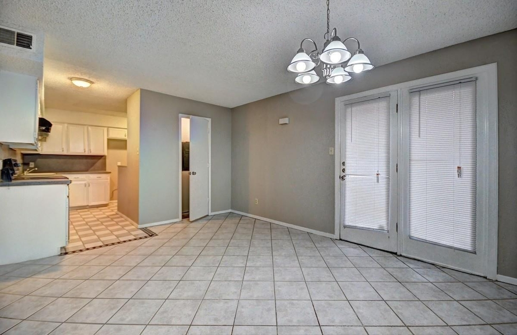 707 E Shady Grove Road - Photo 3