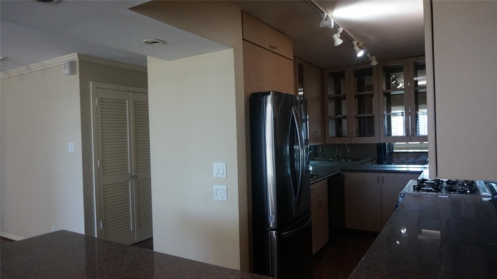 3883 Turtle Creek Boulevard - Photo 7
