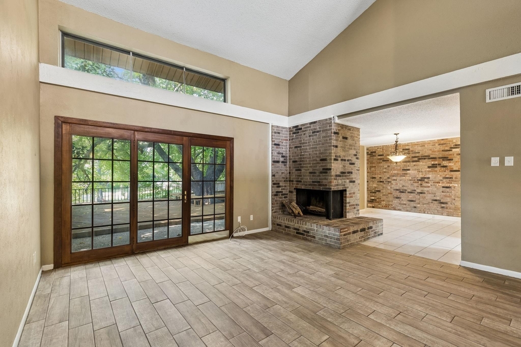 1806 Lakecrest Court - Photo 5