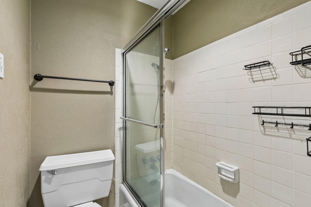 1806 Lakecrest Court - Photo 29