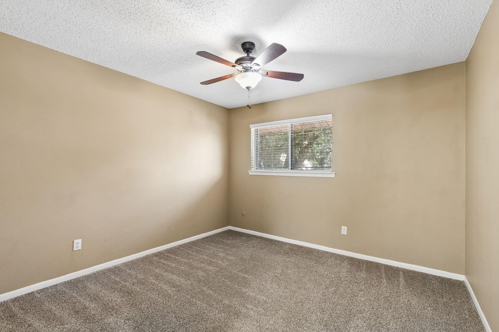 1806 Lakecrest Court - Photo 19
