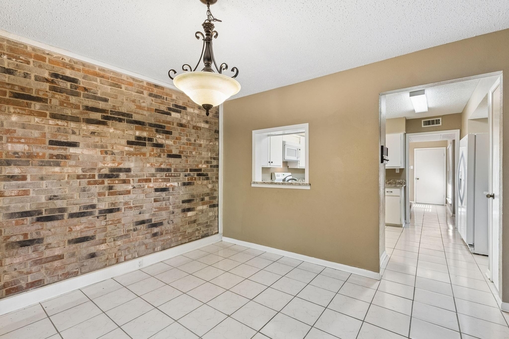 1806 Lakecrest Court - Photo 9