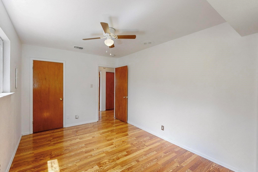 304 Nw Summercrest Boulevard - Photo 9