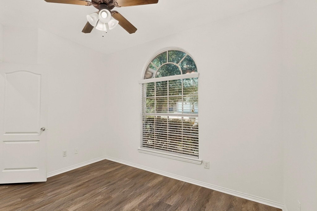 14908 Riverside Drive - Photo 31