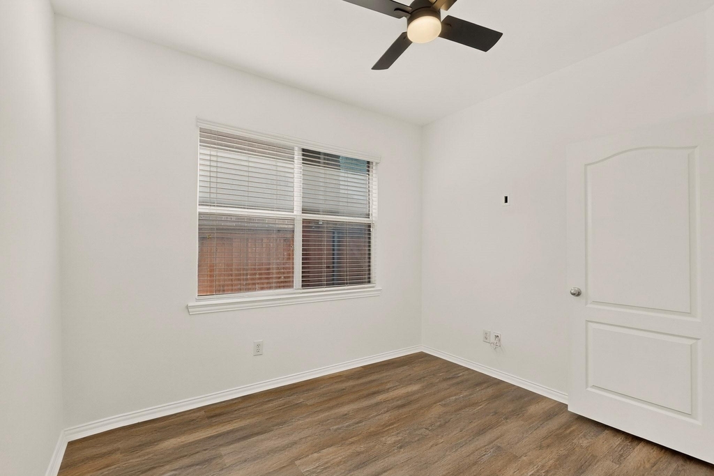 14908 Riverside Drive - Photo 29
