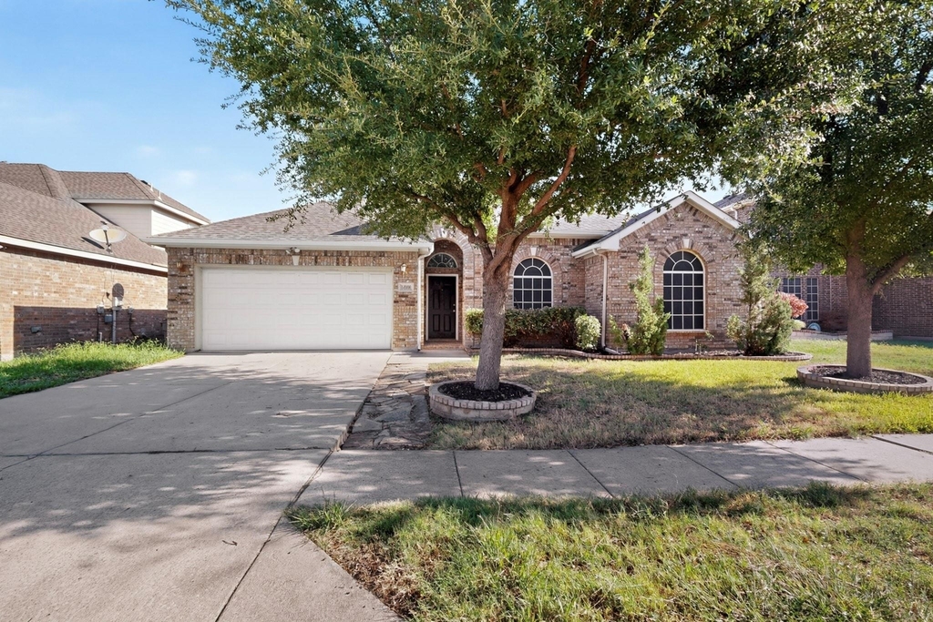 14908 Riverside Drive - Photo 0