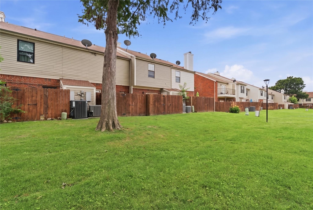 212 Samuel Boulevard - Photo 18