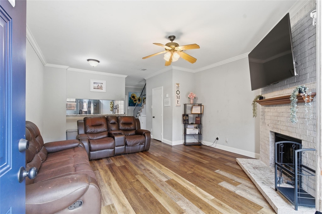 212 Samuel Boulevard - Photo 2