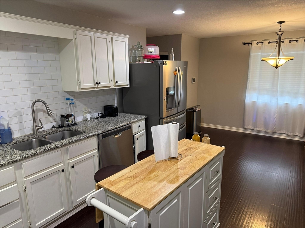1415 W Red Bird Lane - Photo 2