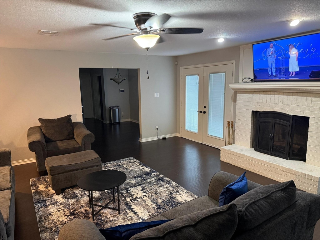 1415 W Red Bird Lane - Photo 3