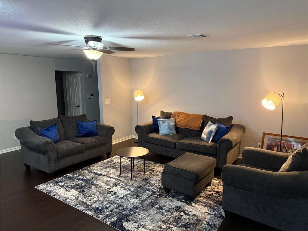 1415 W Red Bird Lane - Photo 31