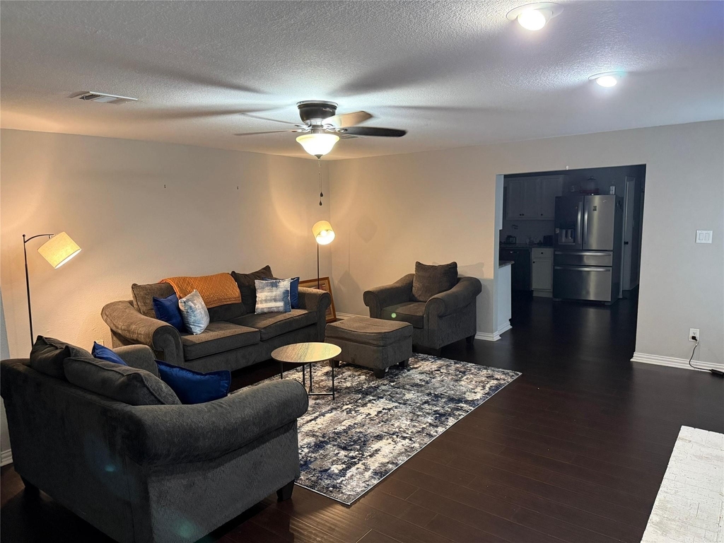 1415 W Red Bird Lane - Photo 4