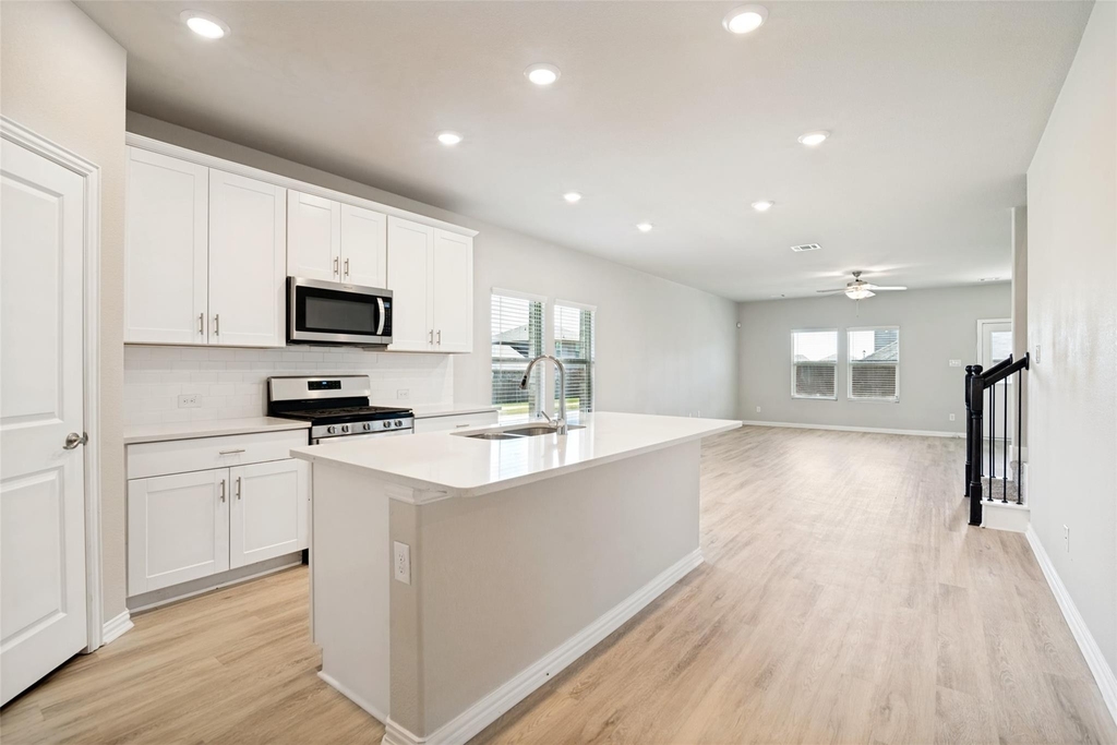 2403 Rocky Mountain Drive - Photo 2