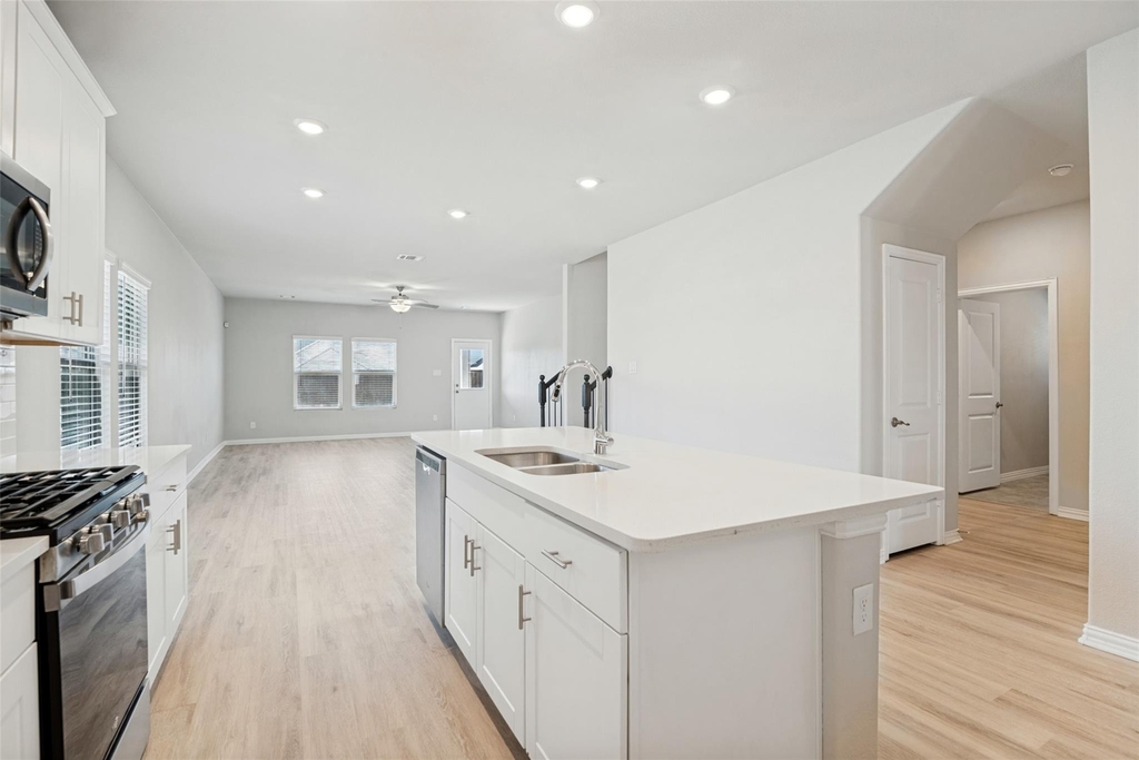 2403 Rocky Mountain Drive - Photo 3