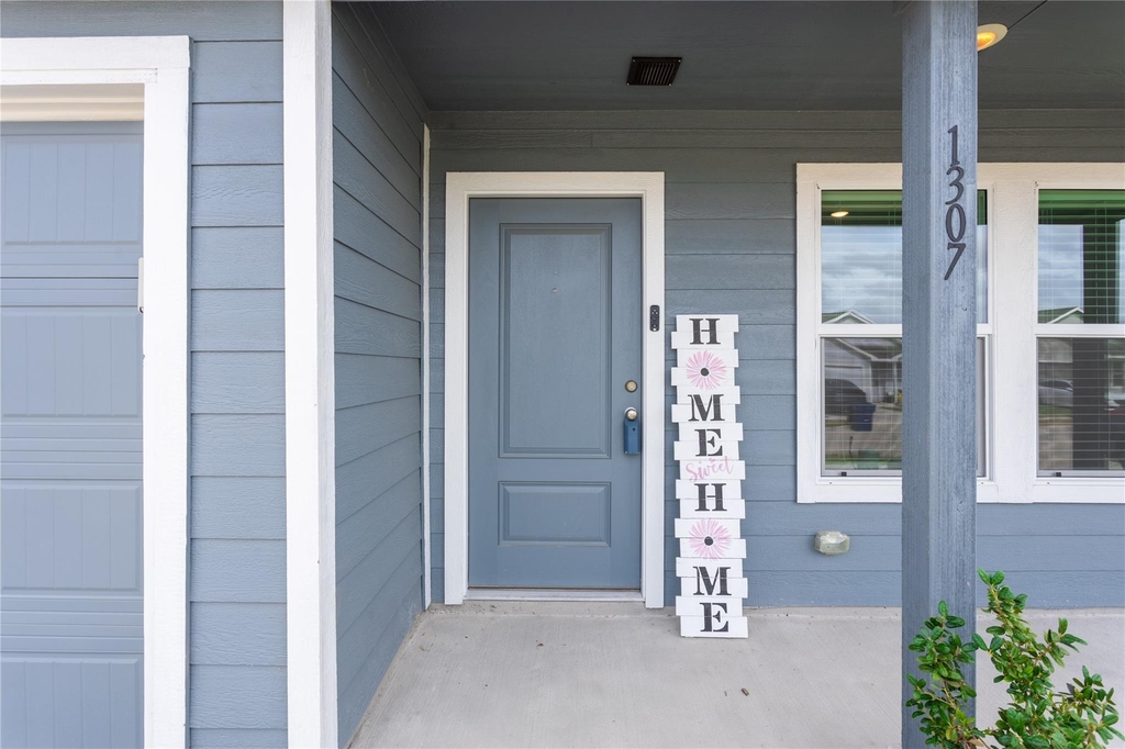 1307 Rodeo Circuit Way - Photo 2