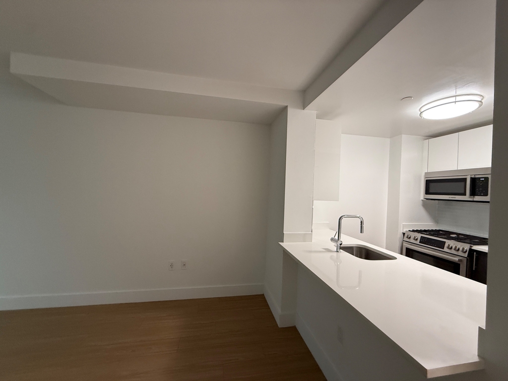 Center Boulevard - Photo 3