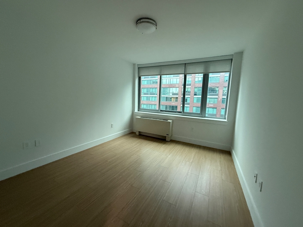Center Boulevard - Photo 1