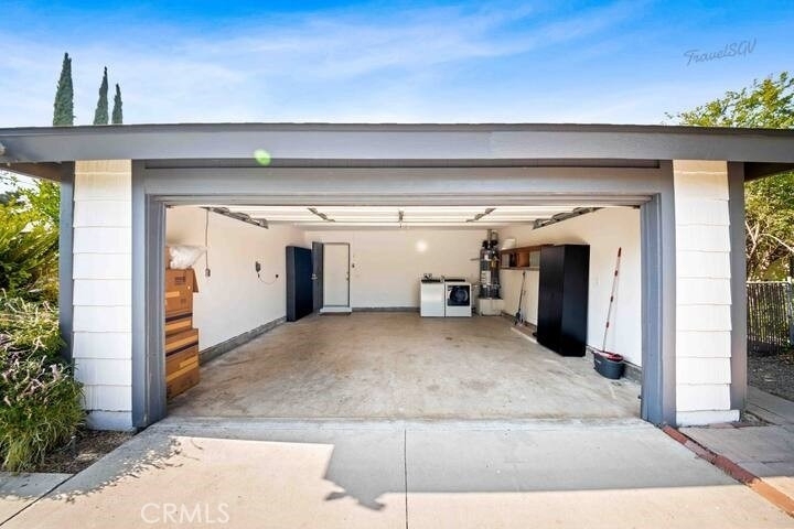 321 E Maple Street - Photo 53