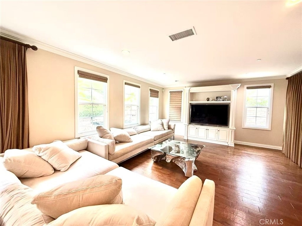 1009 Newhall Terrace - Photo 1