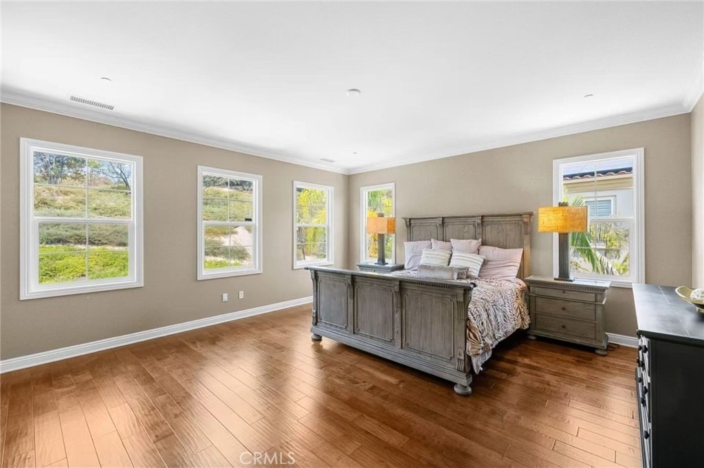 1009 Newhall Terrace - Photo 5
