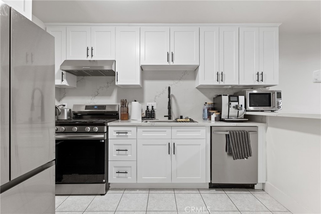 4427 Camero Avenue - Photo 4