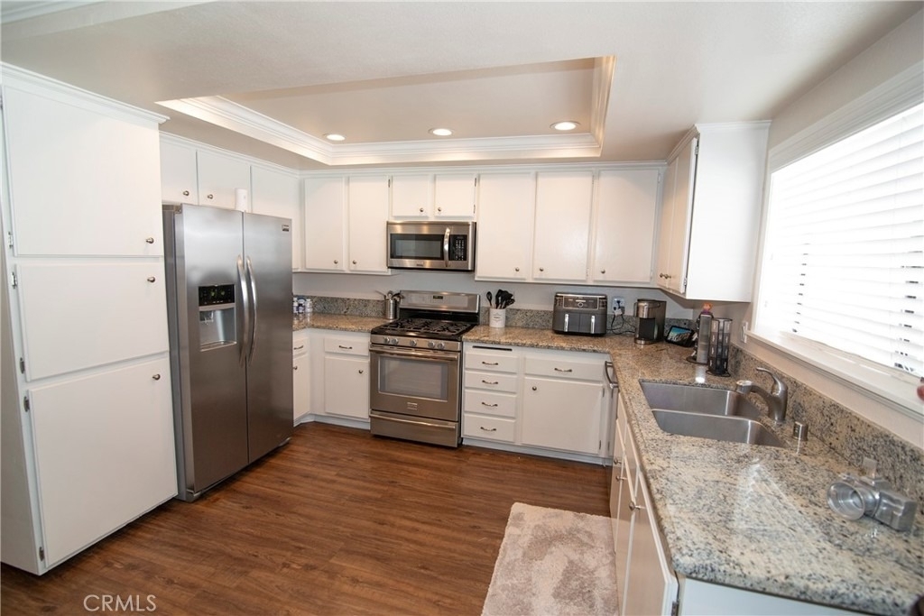 21535 Erwin Street - Photo 5